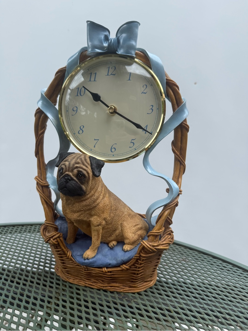 Vintage The Danbury Mint Blue Ribbon Pug Desk Clock